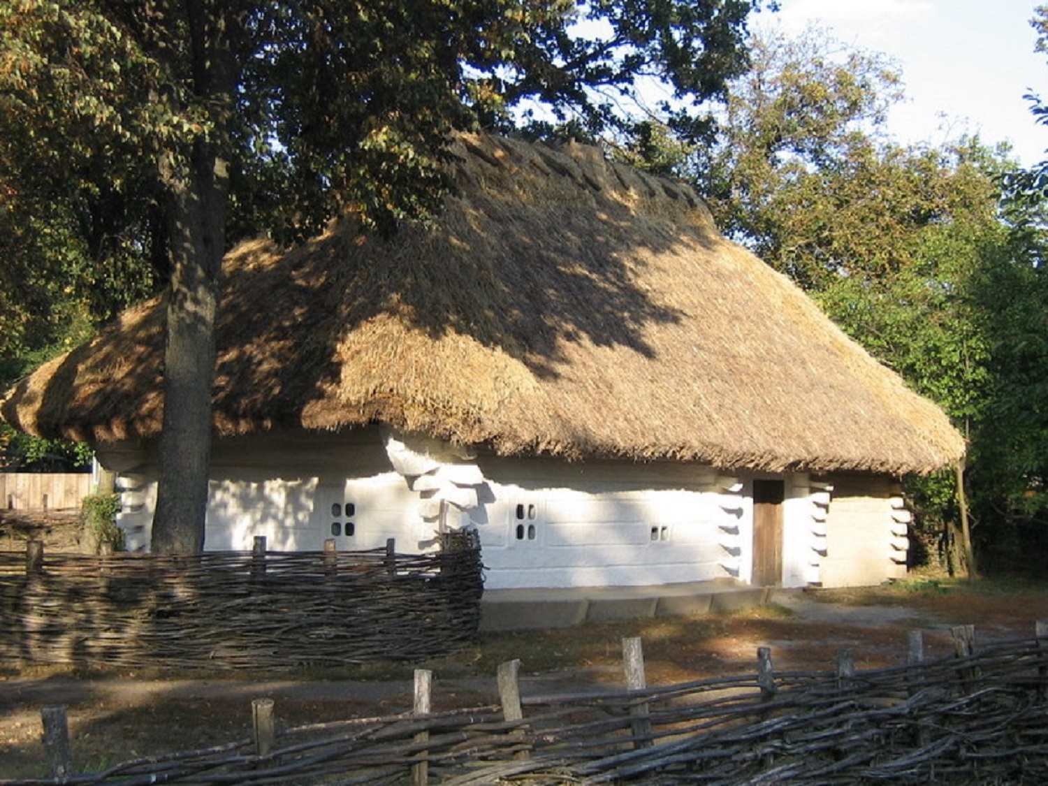 Уютный рай: 7 волшебных сел Украины, куда стоит поехать осенью на выходные